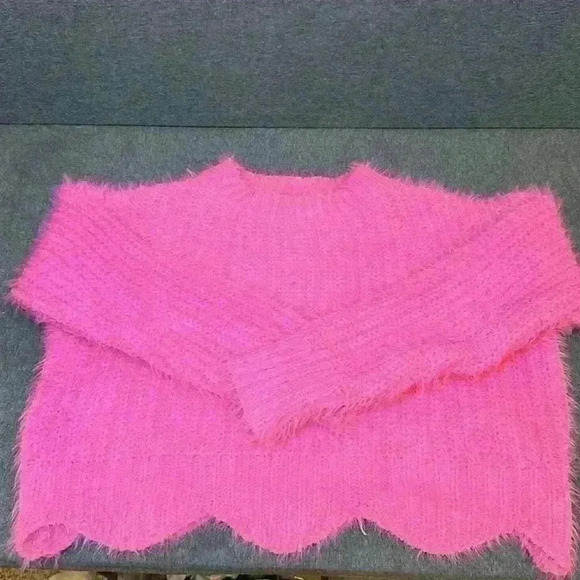 & Merci Hot Pink Crop Fuzzy Extra Soft Crop Sweater Scalloped Edge. Women Size S - Picture 8 of 11